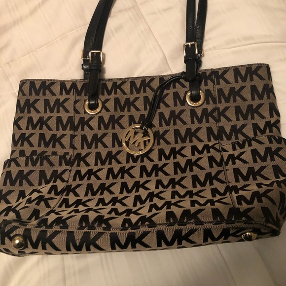 Medium Michael Kors bag - Picture 3 of 7